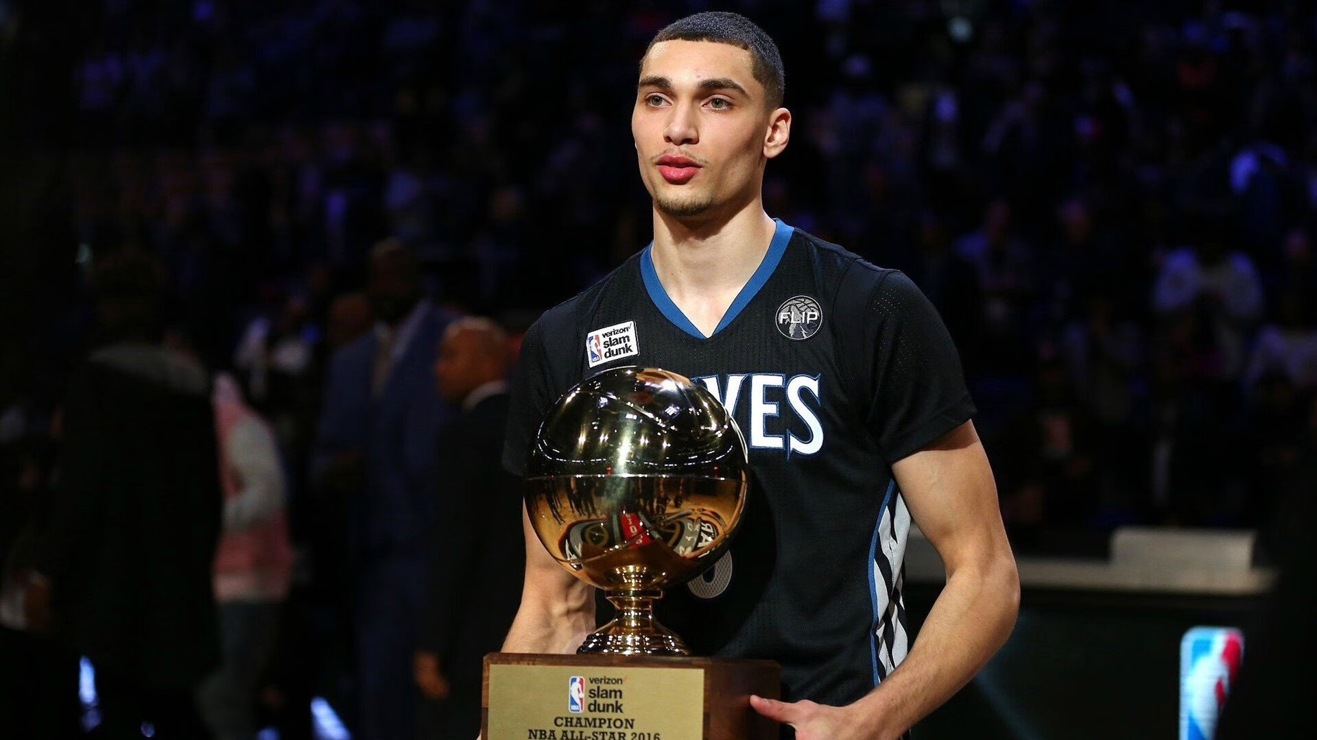 开云体育登录-保罗带队取胜，深圳队生死战雷霆的隐喻与启示