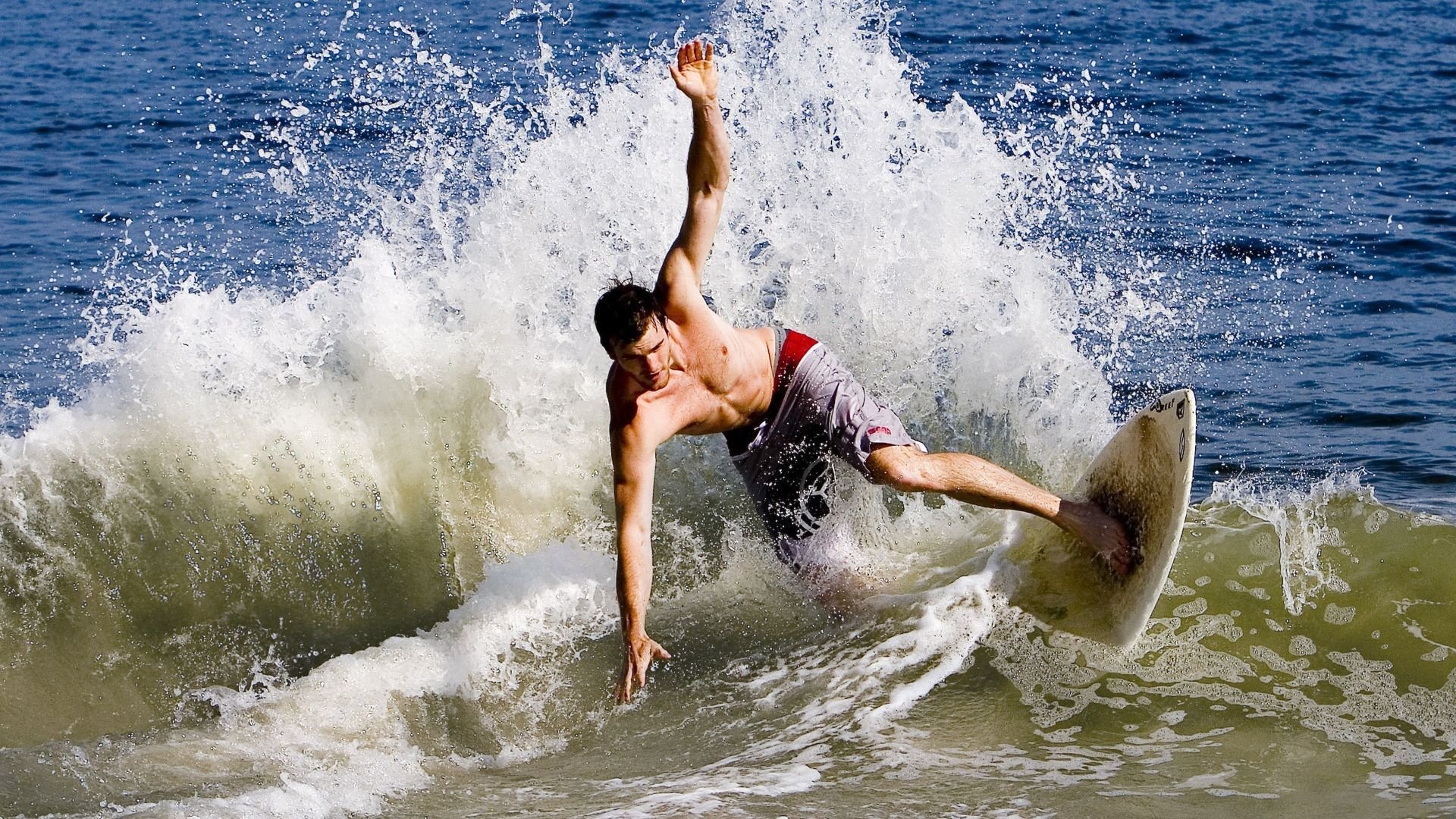 开云APP-欧冠决赛之夜，字母哥在焦点战证明自己，当篮球场成为命运角斗场